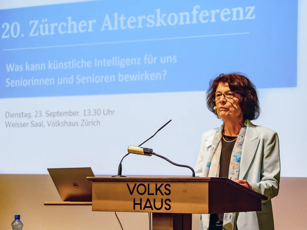 ZSS-Präsidentin Cäcilia Hänni begrüsste das Publikum zur 
20. Alterskonferenz.