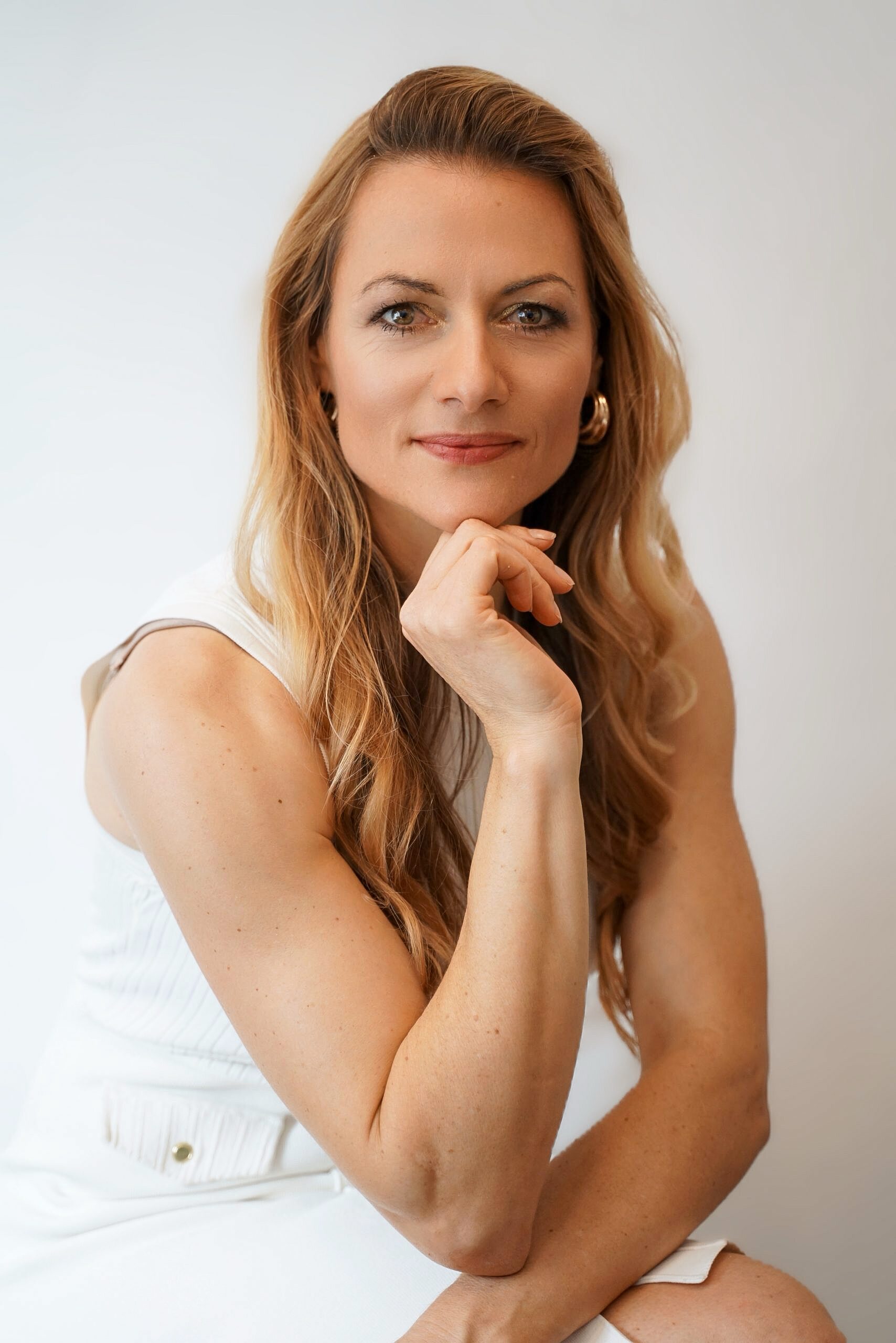Dr. Barbara Studer ist Neurowissenschaftlerin, Autorin des Bestseller-Buchs Hirnpower (Beobacher Verlag) und Mit-Gründerin der Hirncoach AG, die digitale interaktive Programme für die Förderung der Hirngesundheit anbieten.